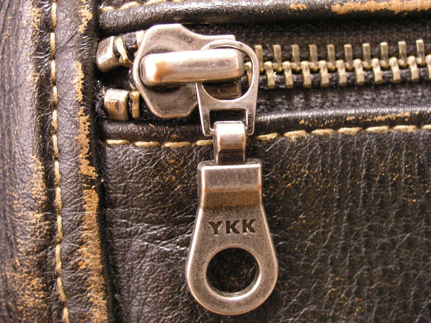 YKK-Zipper1