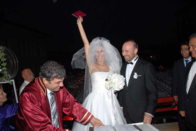 Еще одна пара из турецких сериалов перенесла свою любовь из кино в реальность!