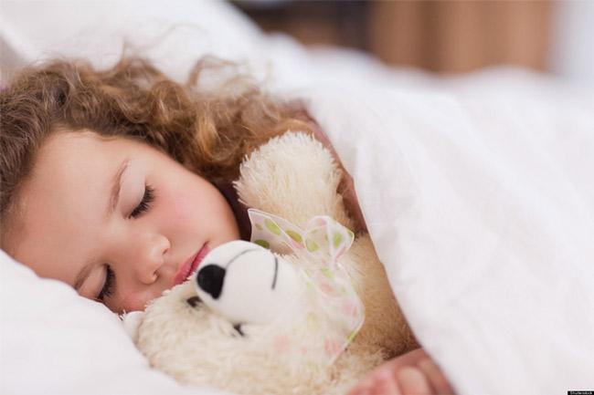 Как правильно будить детей по утрам