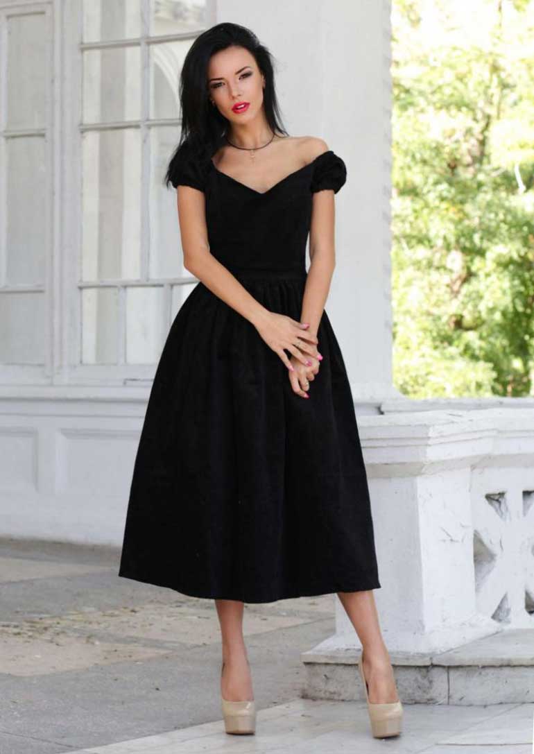 Маленькое черное платье: правильные фасоны для 20, 30, 40 и 50 лет