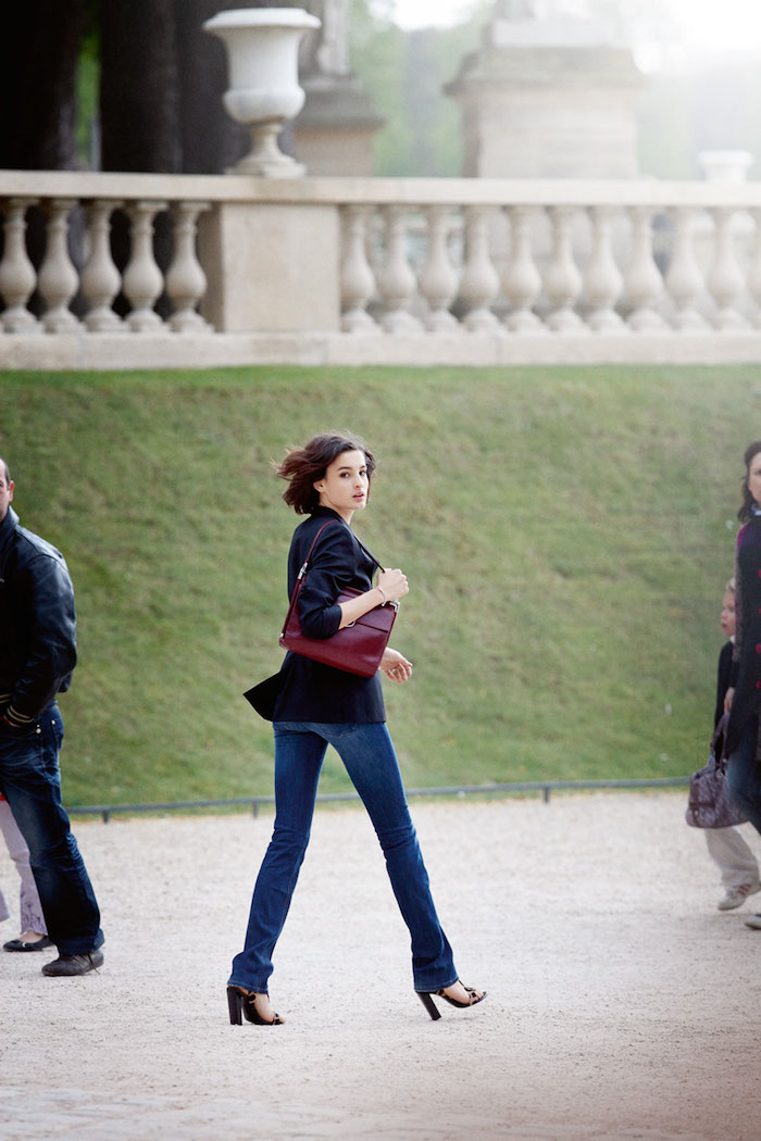 Парижский шик, Нина де ла Фрессанж, parisian chic, Nina de la Fressange, black jacket, blue jeans