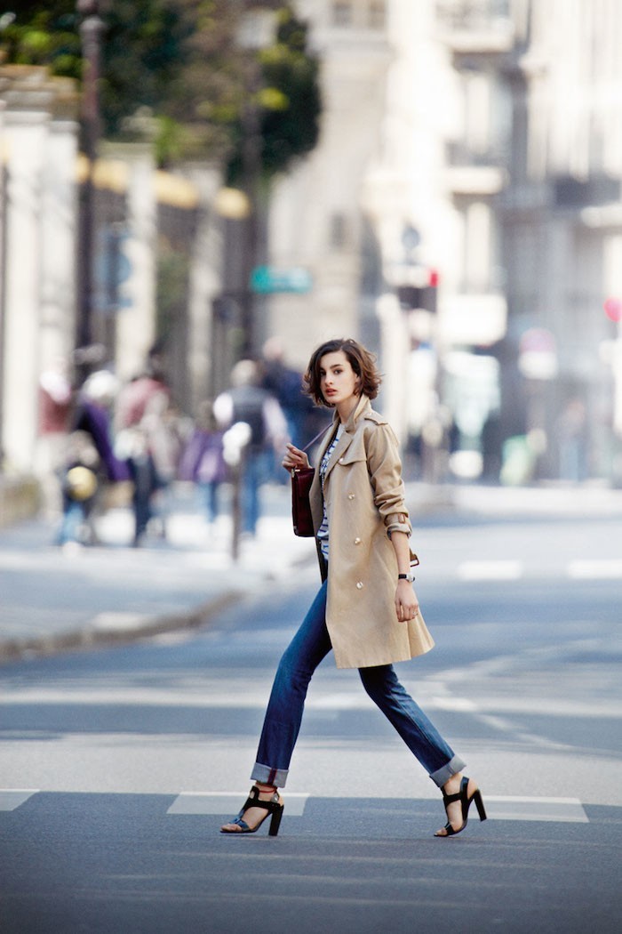 Парижский шик, Нина де ла Фрессанж, parisian chic, Nina de la Fressange, тренч, trench coat, blue jeans