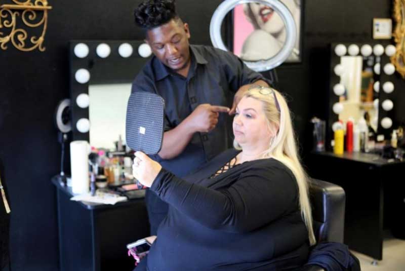 После того, как раздавила стул в парикмахерской, она открыла салон красоты для больших и толстых