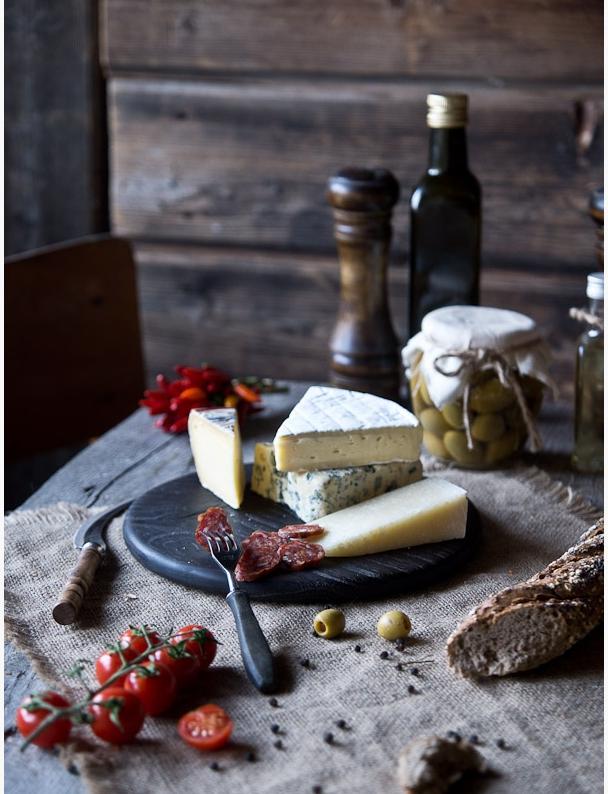 Сырная тарелка: 5 правил сервировки сыров