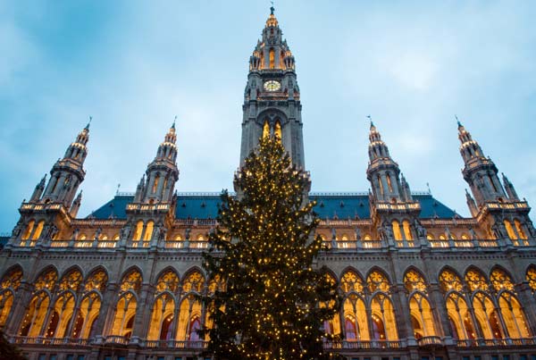 Топ-5 самых красивых рождественских елей в Европе