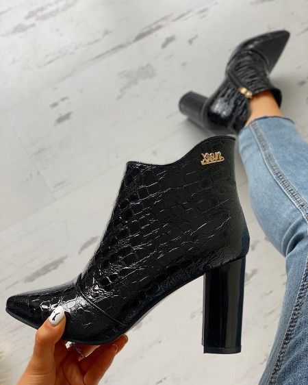 Pointed Toe Snakeskin Chunky Heeled Boots