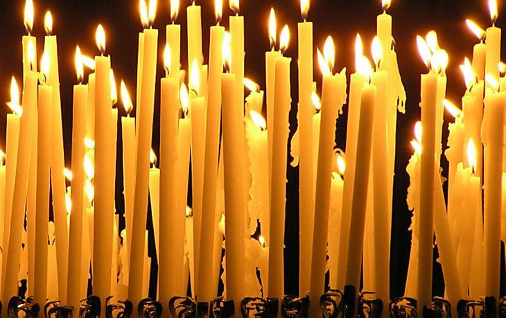 Как ставить свечи в церкви? | Смысл возжигания свечей