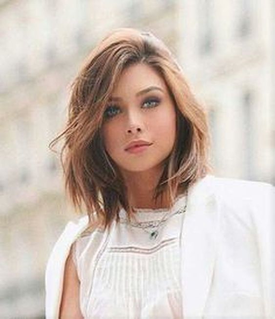 40+ Adorable Short Hairstyle Ideas For Women With Round Face Shapes
