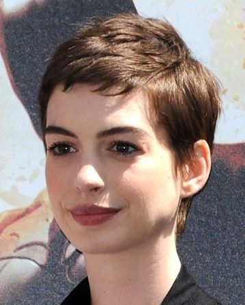 Anne_Hathaway_(2012_Hollywood_Walk_of_Fame)