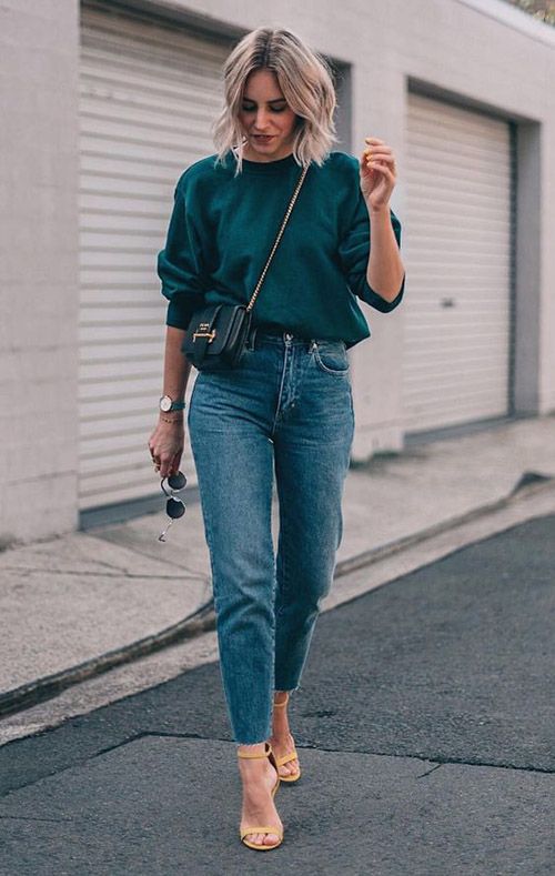 Синие однотонные джинсы и зеленый свитшот #hoody #streetstyle #streetwear #streetfashion #hoodies