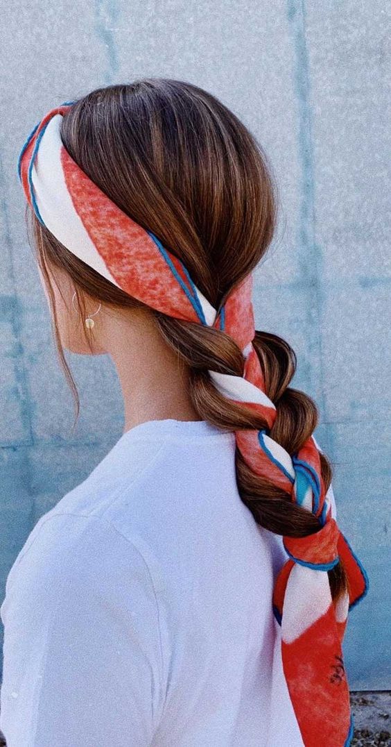 It’s official Spring and because warmer weather calls for a few simple changes in the hair. Whether going to the beach, on holiday, shopping or hanging out with...