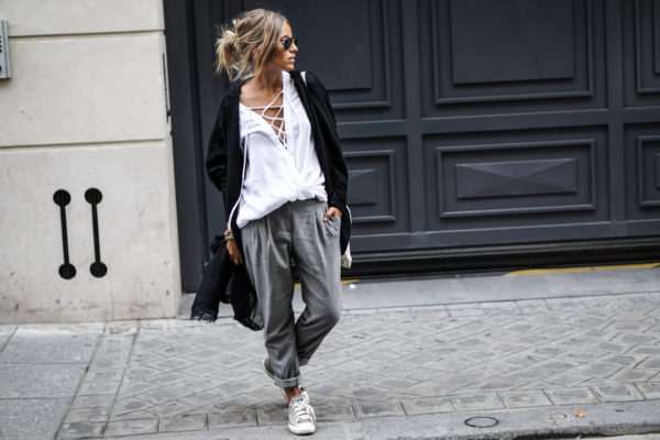 travel style, blacj scarf, converse, paris, noholita