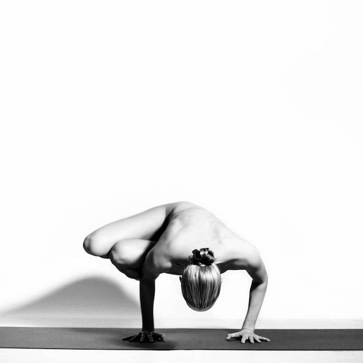 Nude Yoga: голая правда о красоте и безграничных возможностях тела