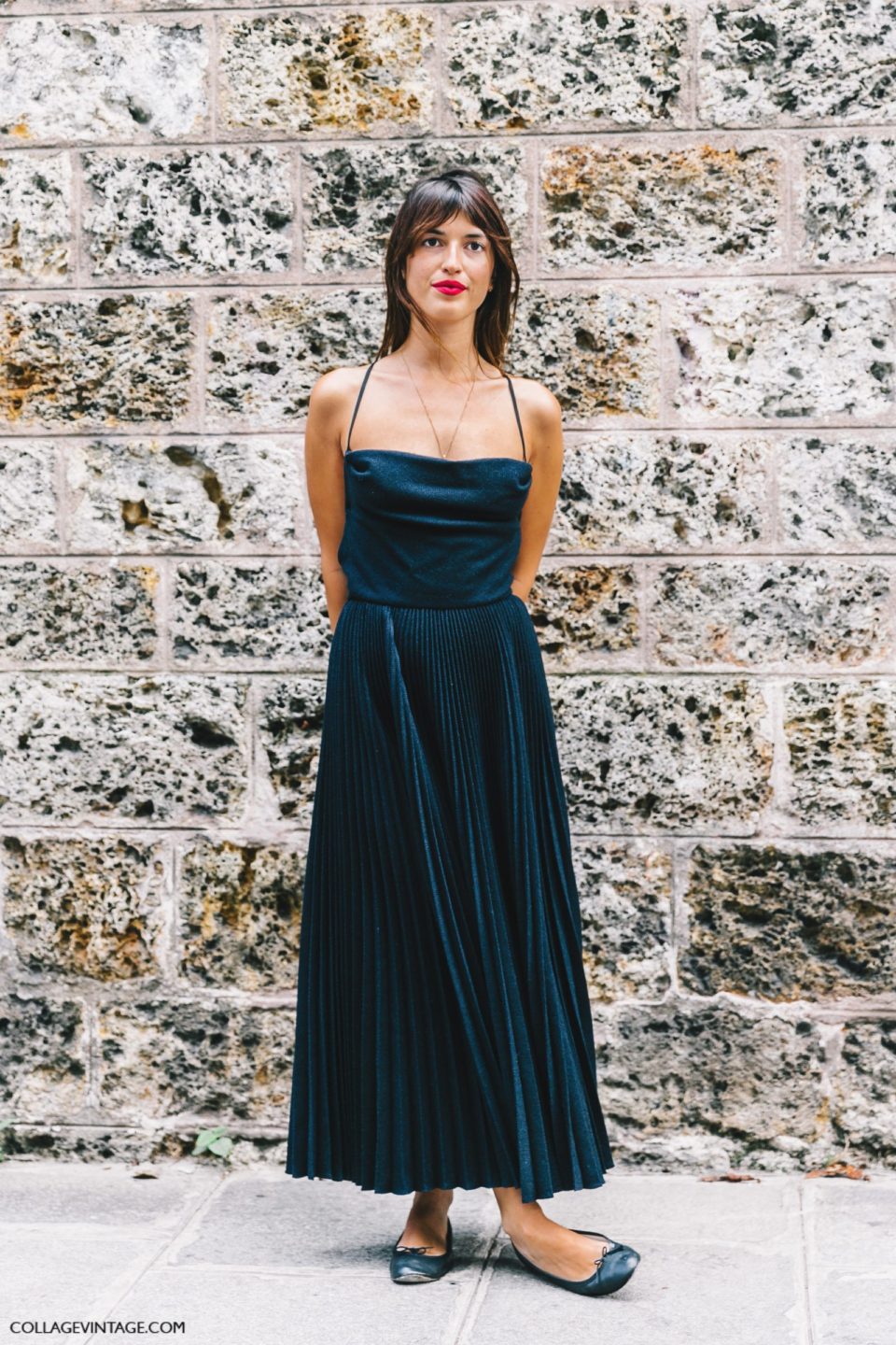 black dress, red lips, parisian chic